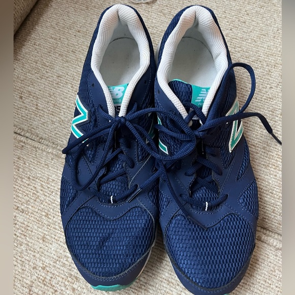 Women’s EUC New Balance Navy with Teal Size 10.5 - Picture 2 of 5